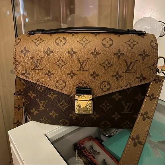 Selling Pochette Métis Monogram Reverse - Picture 2 of 7